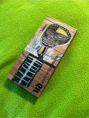 Urban Decay eyeshadow palette